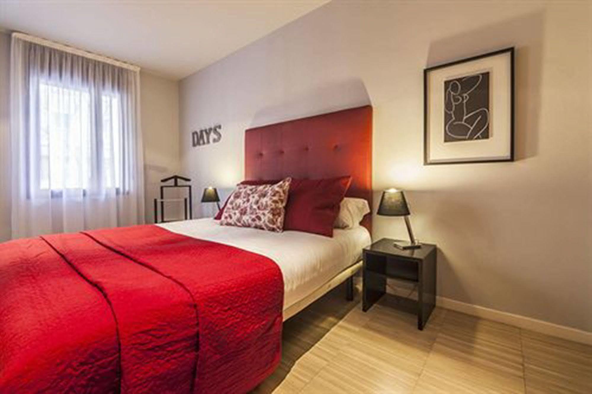 Mh Apartments Sant Pau Barcelona Exterior foto